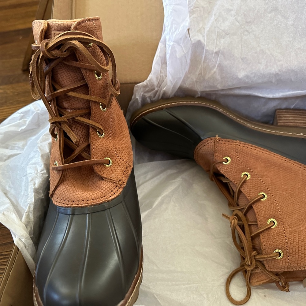 Sperry heeled duck boot